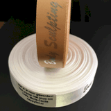 Kadolint Body Sculpting Oosterhout champagne satijnen lint met zilver glanzende bedrukking